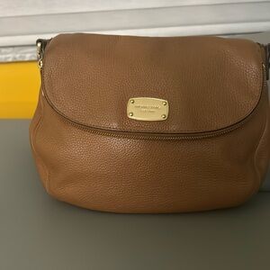 MICHAEL KORS TAN HANDBAG